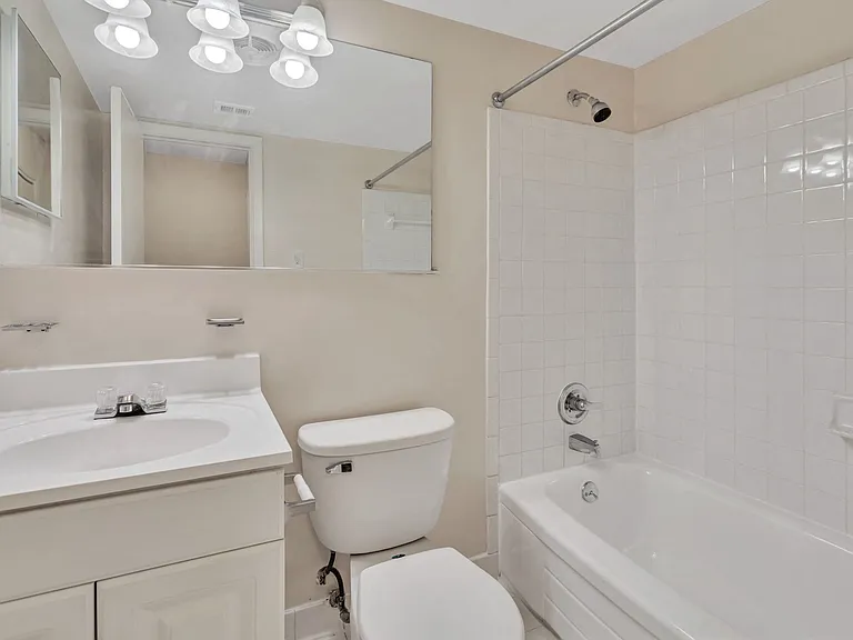 Aspen Hill — Photo 15