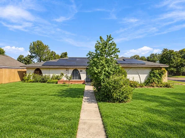 242 Ballantrae Ln, Houston, TX 77015