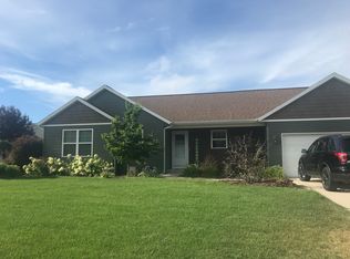 2483 Olde Farm Dr, Jenison, MI 49428