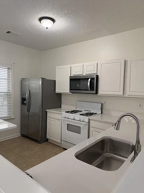 2 bed, 2.5 bath, 1218 sqft, $1,900 — Photo 4