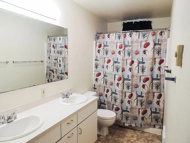 1038 W C St — Photo 9