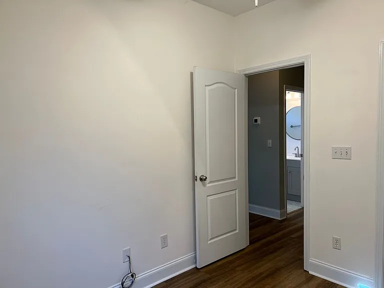 400 Manchester Ln — Photo 22