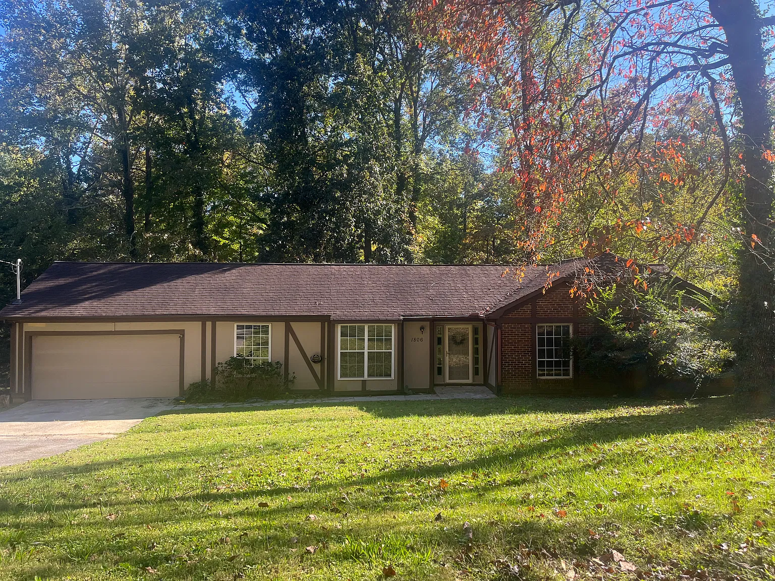 1806 E Mansfield Dr — Photo 2