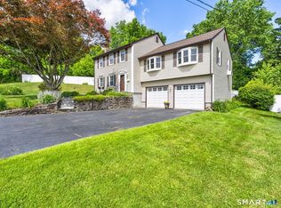 4 Lee Circle, Bloomfield, CT 06002