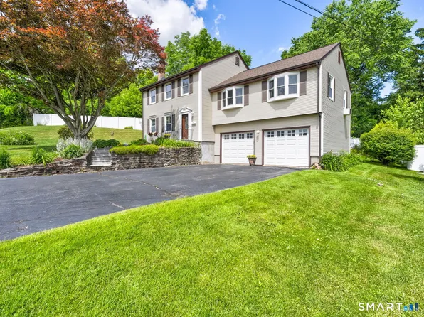 4 Lee Circle, Bloomfield, CT 06002