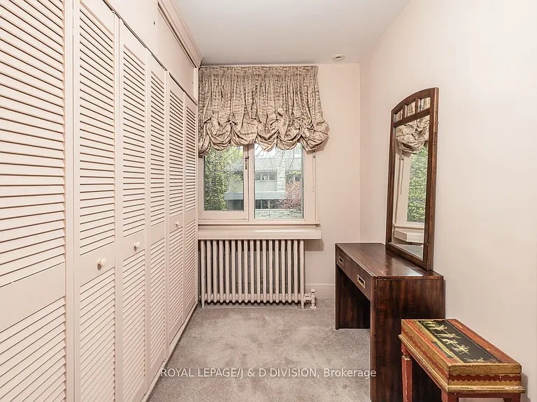 58 Lascelles Blvd — Photo 22