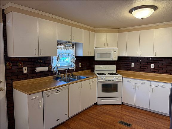 3rd image of 26 Union St