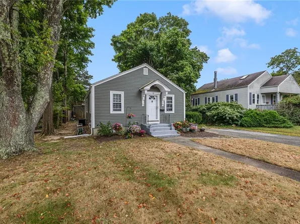 56 4th Ave, Warwick, RI 02888