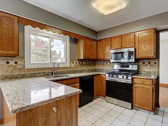 5th image of 685 Gardenia Ln
