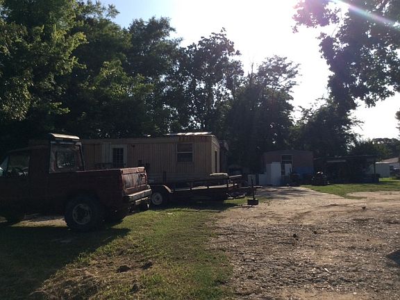 3rd image of 202 McKaskle St