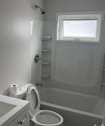 3rd image of 311 Jefferson Ave Floor 2