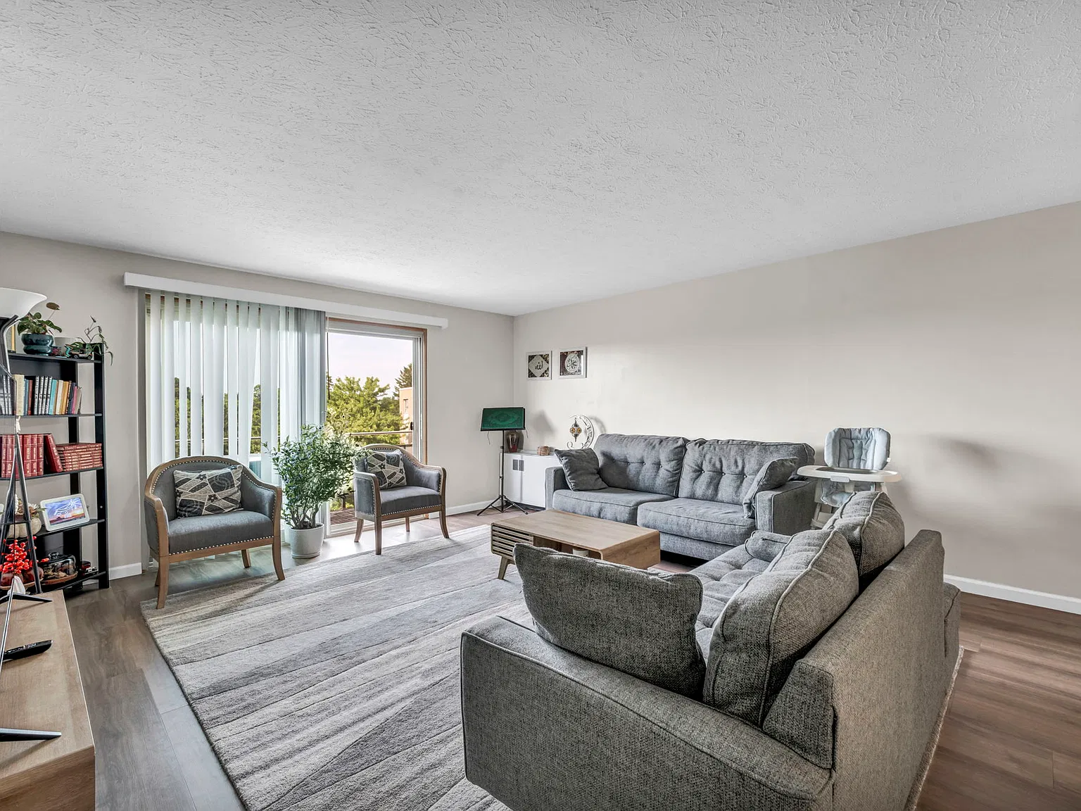 2 bed, 864 sqft, $1,750 — Photo 3