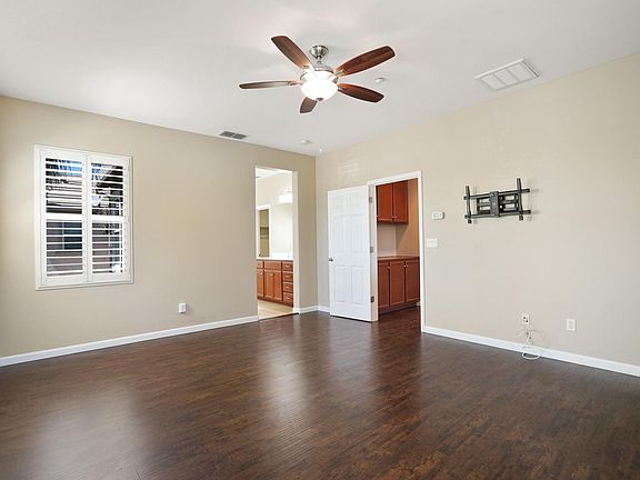 Master Bedroom (2)