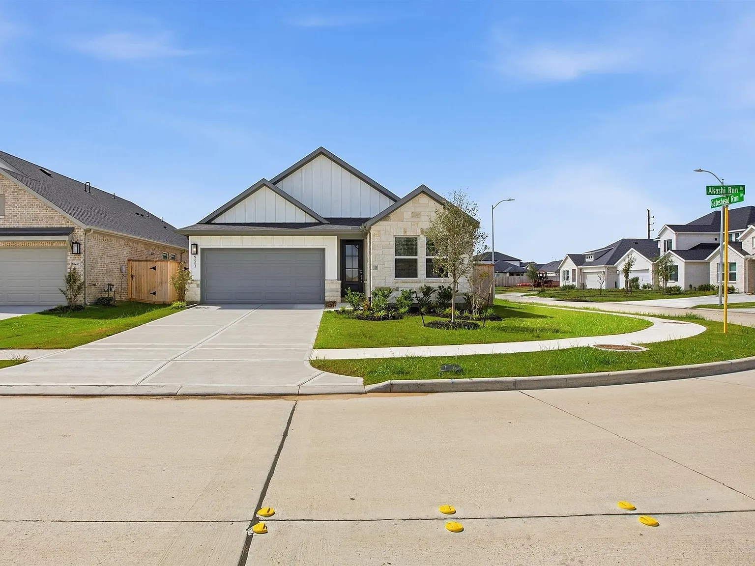 3 bed, 2.0 bath, 1612 sqft, $2,950 — Photo 2