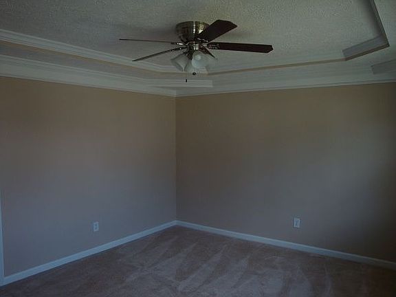3rd image of 10 Briarwood Dr