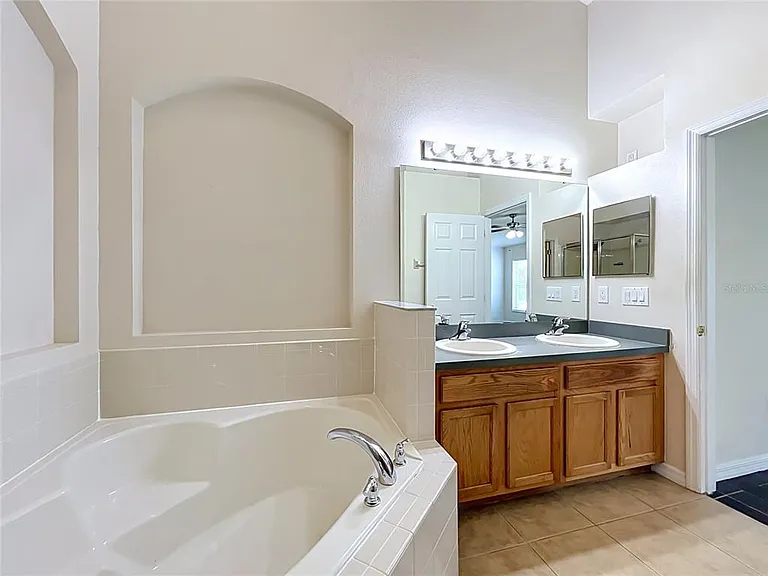 1045 Willow Branch Dr — Photo 38