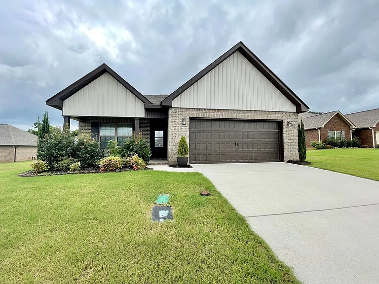 20532 Troy Ln — Photo 1