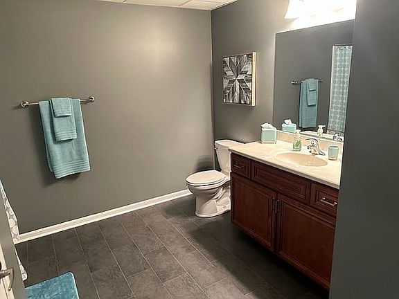 3rd image of 7 Amanda Ct