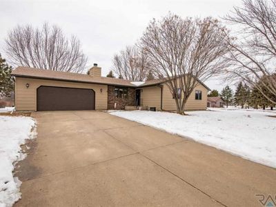 301 Sunset Dr, Beresford, SD, 57004