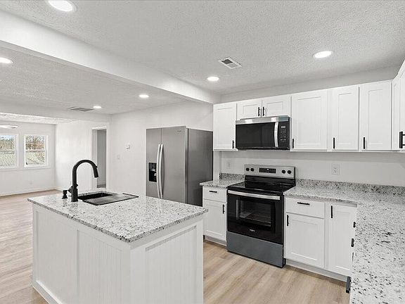 4th image of 105 Lenoir St