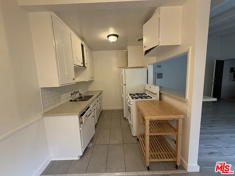 11842 Goshen Ave #5 — Photo 5