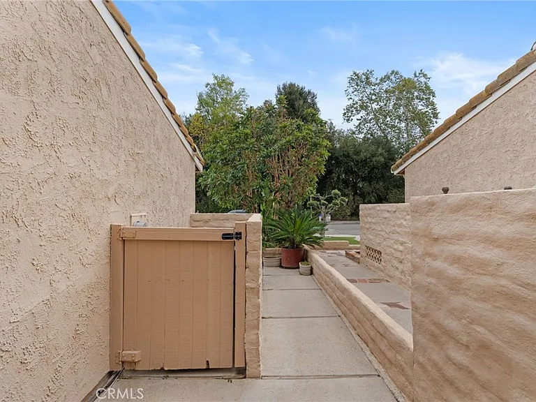 23034 Park Sorrento — Photo 14