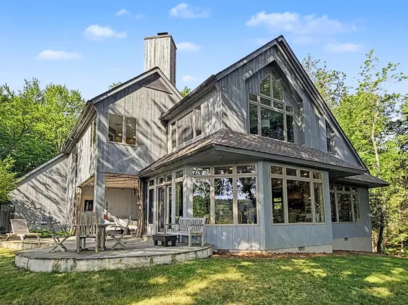 1319 Lake Dr, Daniels, WV 25832