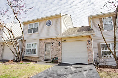 1217 N Village Dr Photo 1