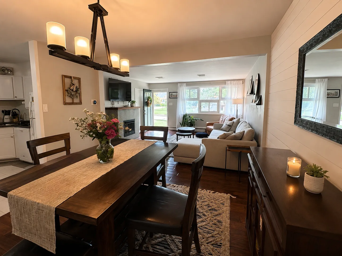 3 bed, 1369 sqft, $3,800 — Photo 3