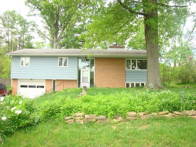 1st image of 1909 E Windsor Dr