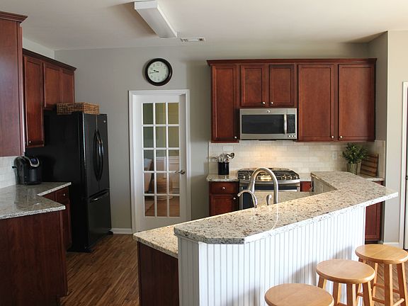 New granite, large bfst bar