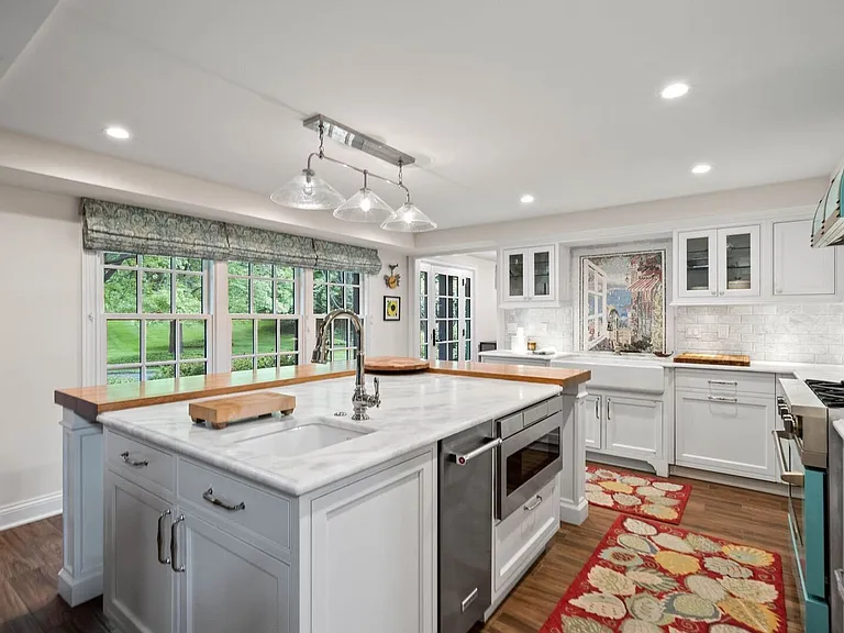 695 Cedar Point Dr — Photo 3