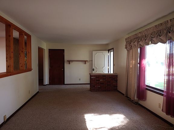 4th image of 22 Westview Dr