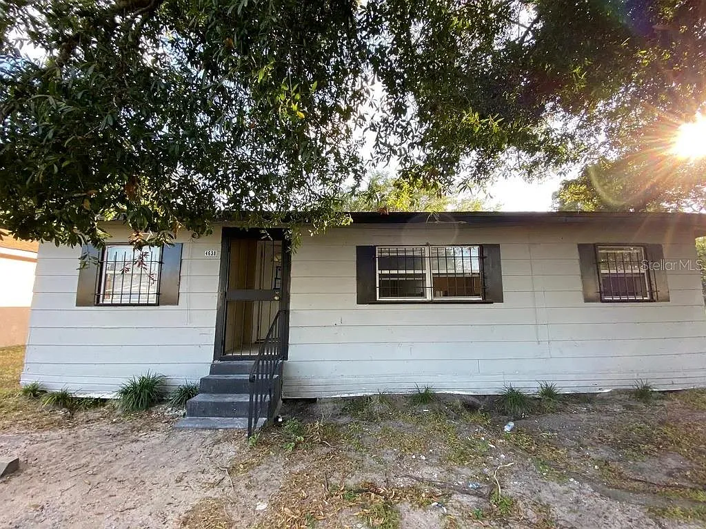 5 bed, 1.0 bath, 1500 sqft, $1,700 — Photo 3