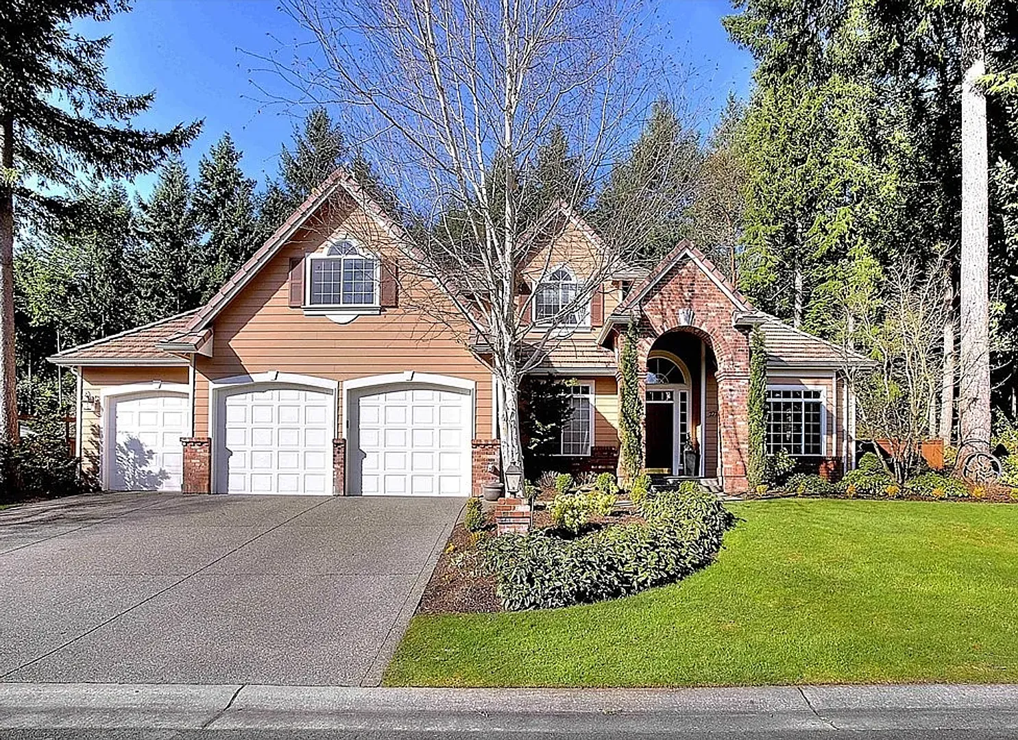 Spacious Living in a Gated Gig Harbor Community — Photo 1