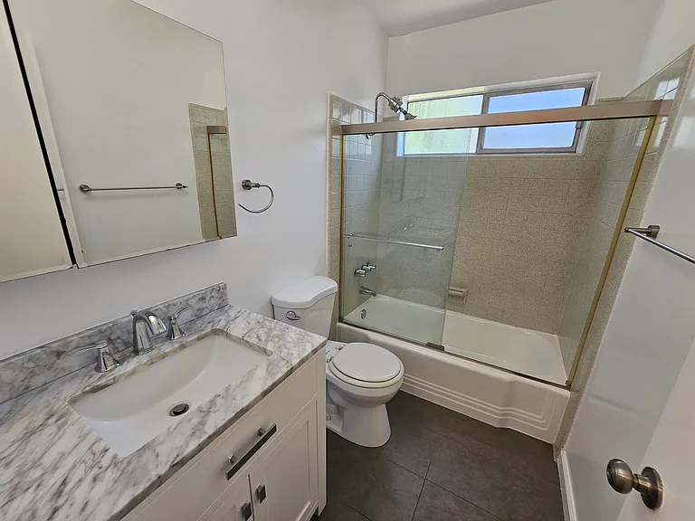 1202 N Fuller Ave #11 — Photo 12