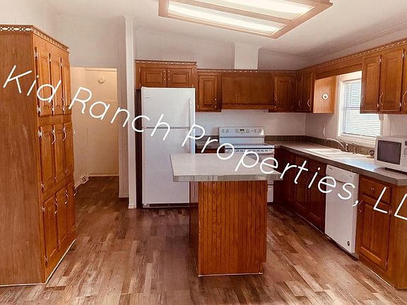 Kitchen-Large Island-Plenty of Storage