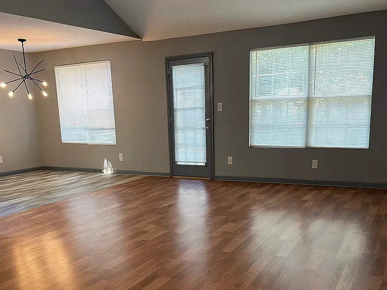 105 Belle Flower Ct — Photo 4