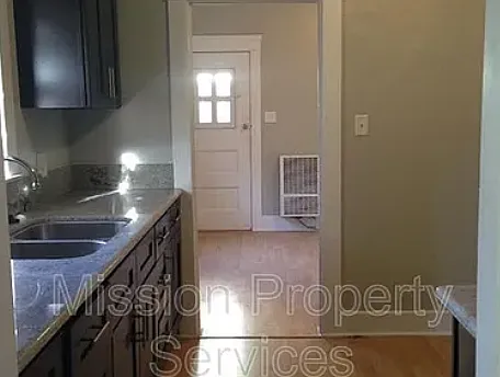1166 W Edgeware Rd — Photo 7