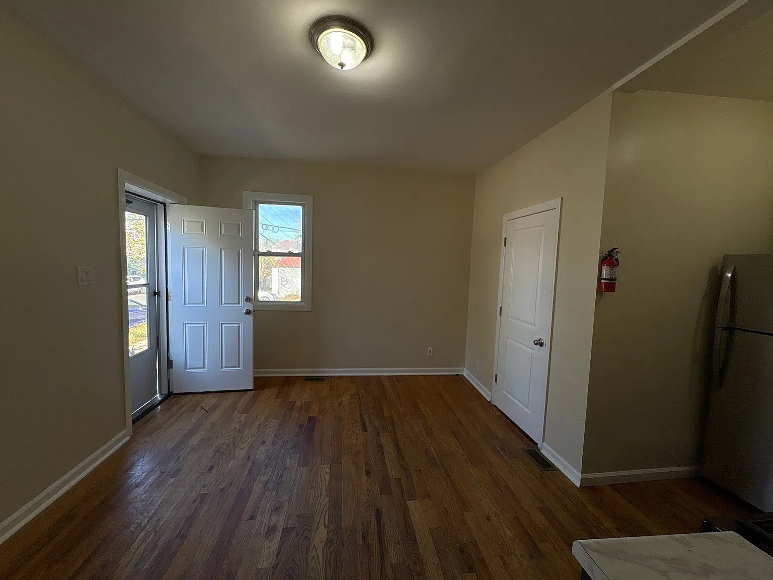 2 bed, 1012 sqft, $1,700 — Photo 3