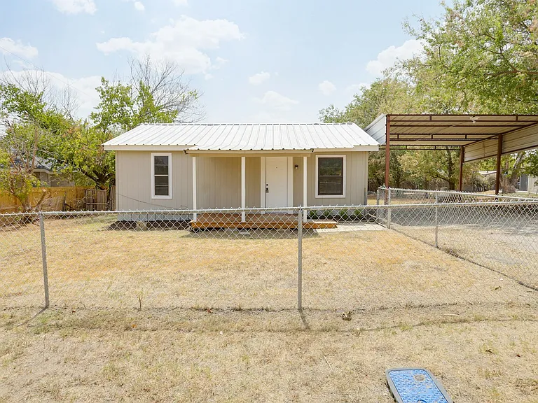 221 Porter Dr — Photo 4
