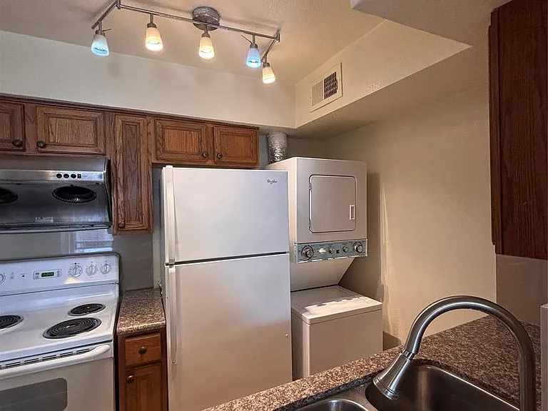 2110 Wilcrest Dr #123 — Photo 10