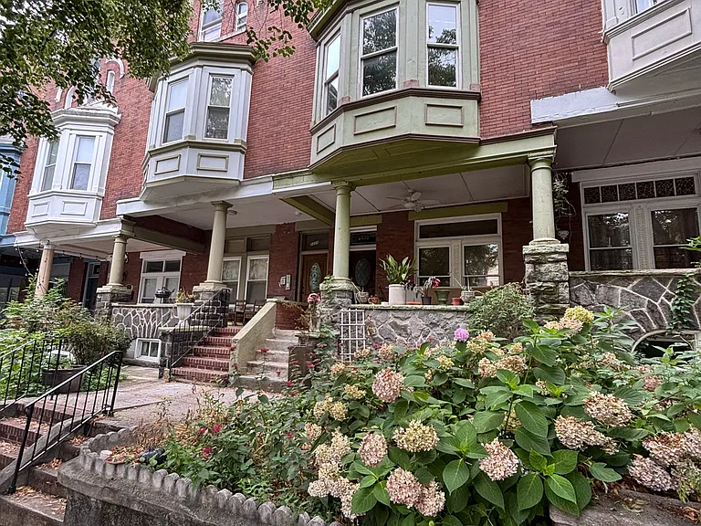 2222 Linden Ave — Photo 2
