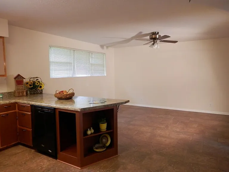 4305 Hunt Dr NW — Photo 6