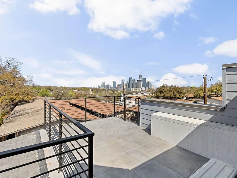 1402 Summit St #B — Photo 30