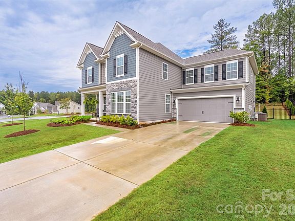 2nd image of 121 Rhuidean Ct