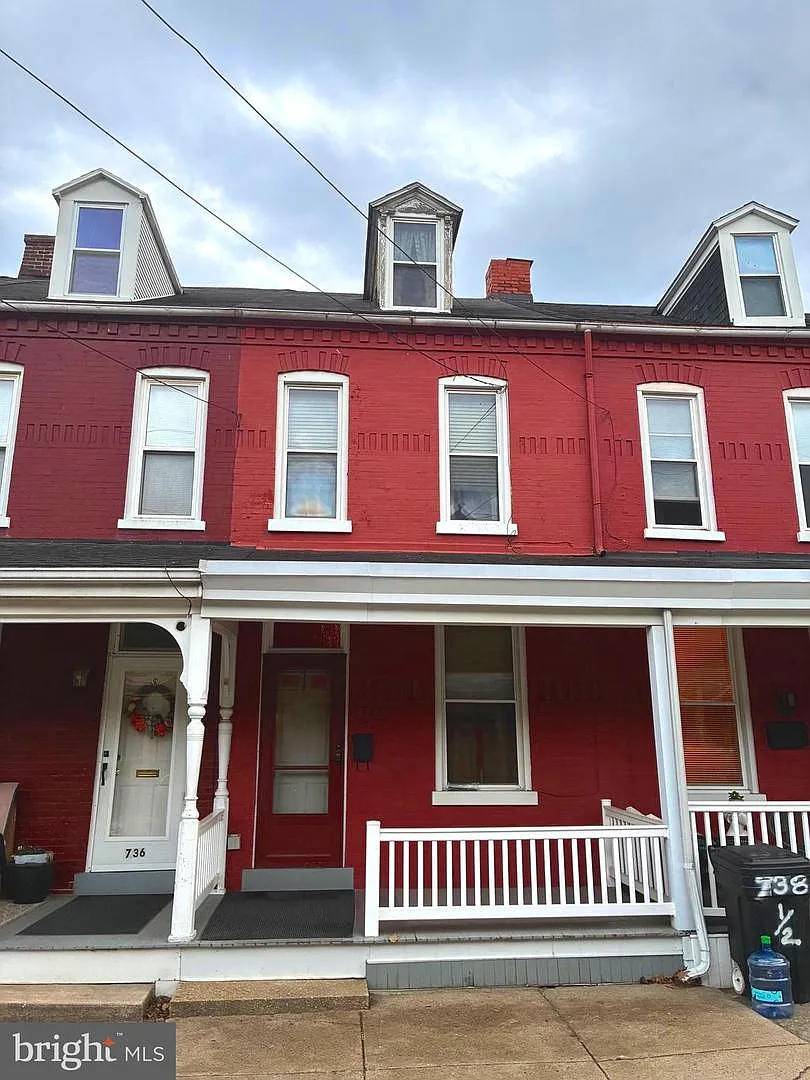 738 Marietta Ave photo 1