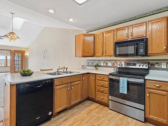 4th image of 3024 Edmonton Drive