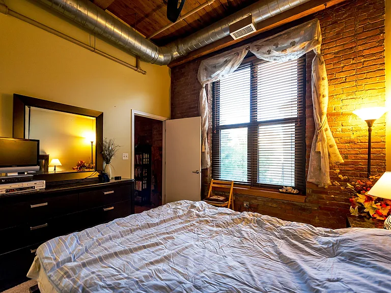 1330 W Monroe St #204 — Photo 31