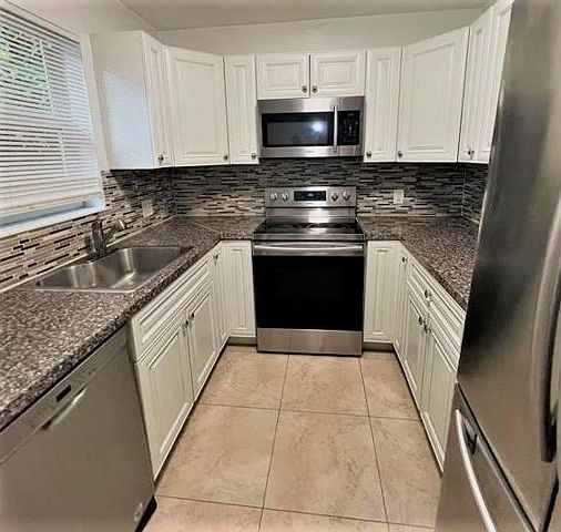 2nd image of 2461 Polk St